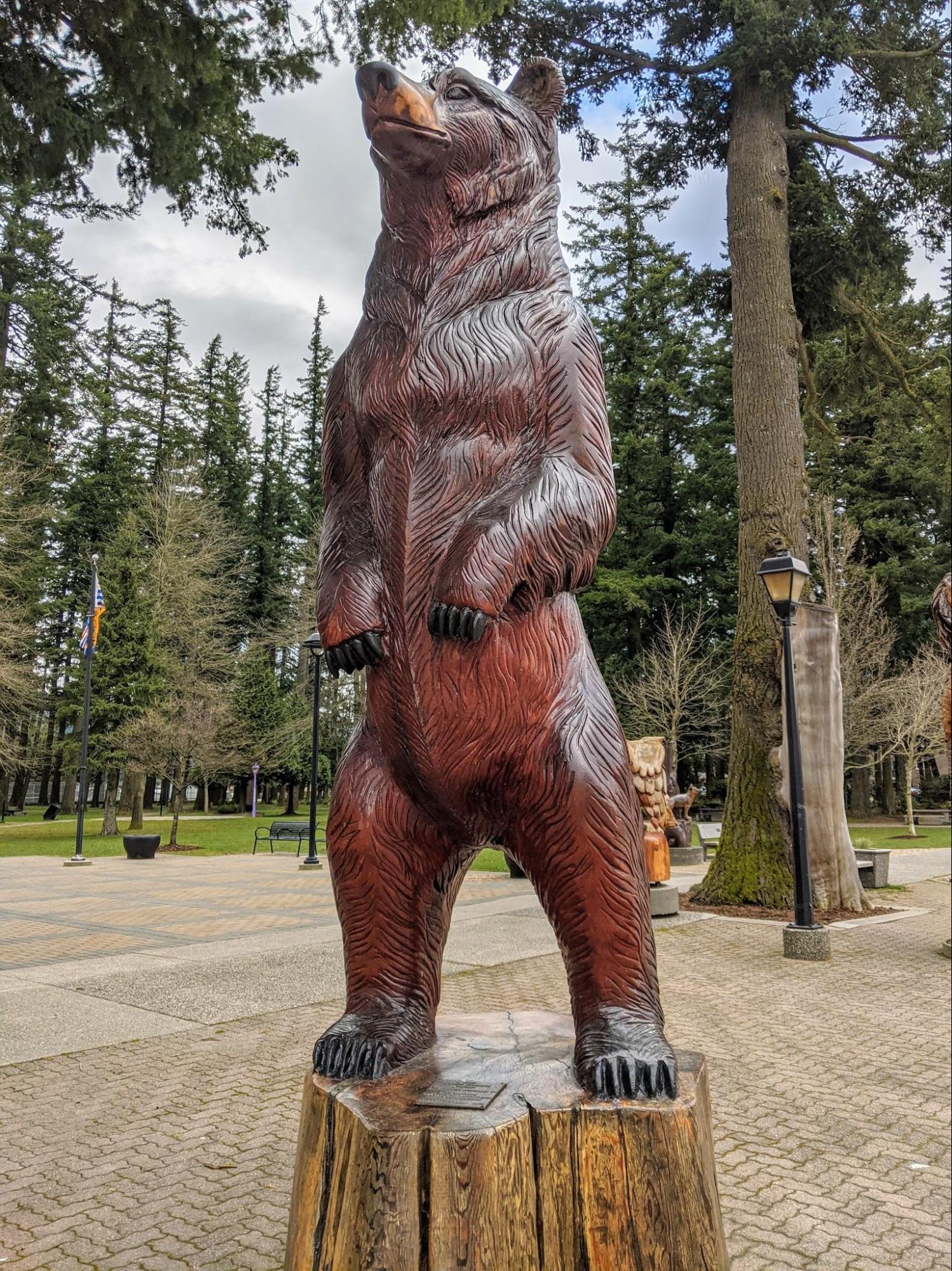 Chainsaw carving of a life-sized grizzly bear standing on it's hind legs. Carved by master carver Pete Ryan and displayed in the town of Hope, British Columbia, Canada 